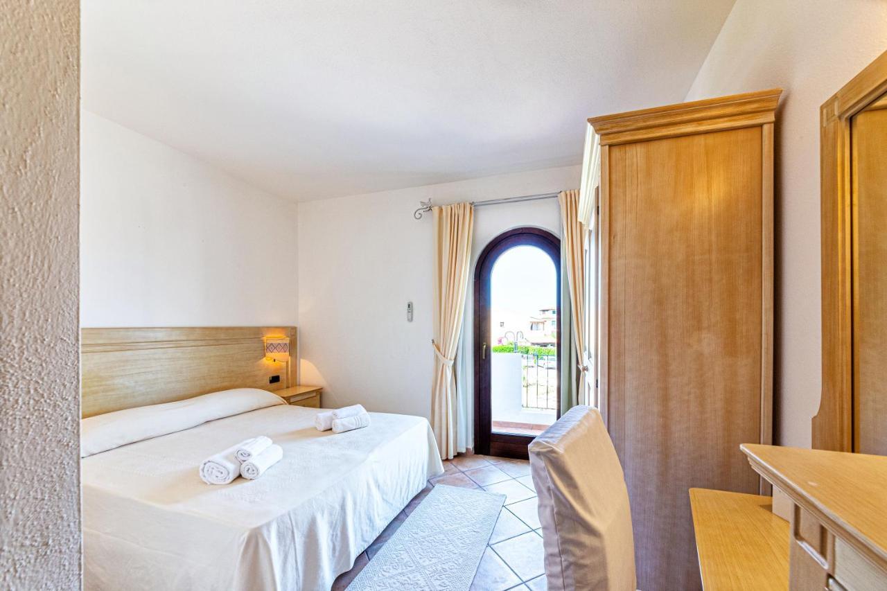 Hotel Il Faro Di Molara Porto San Paolo  Exterior foto