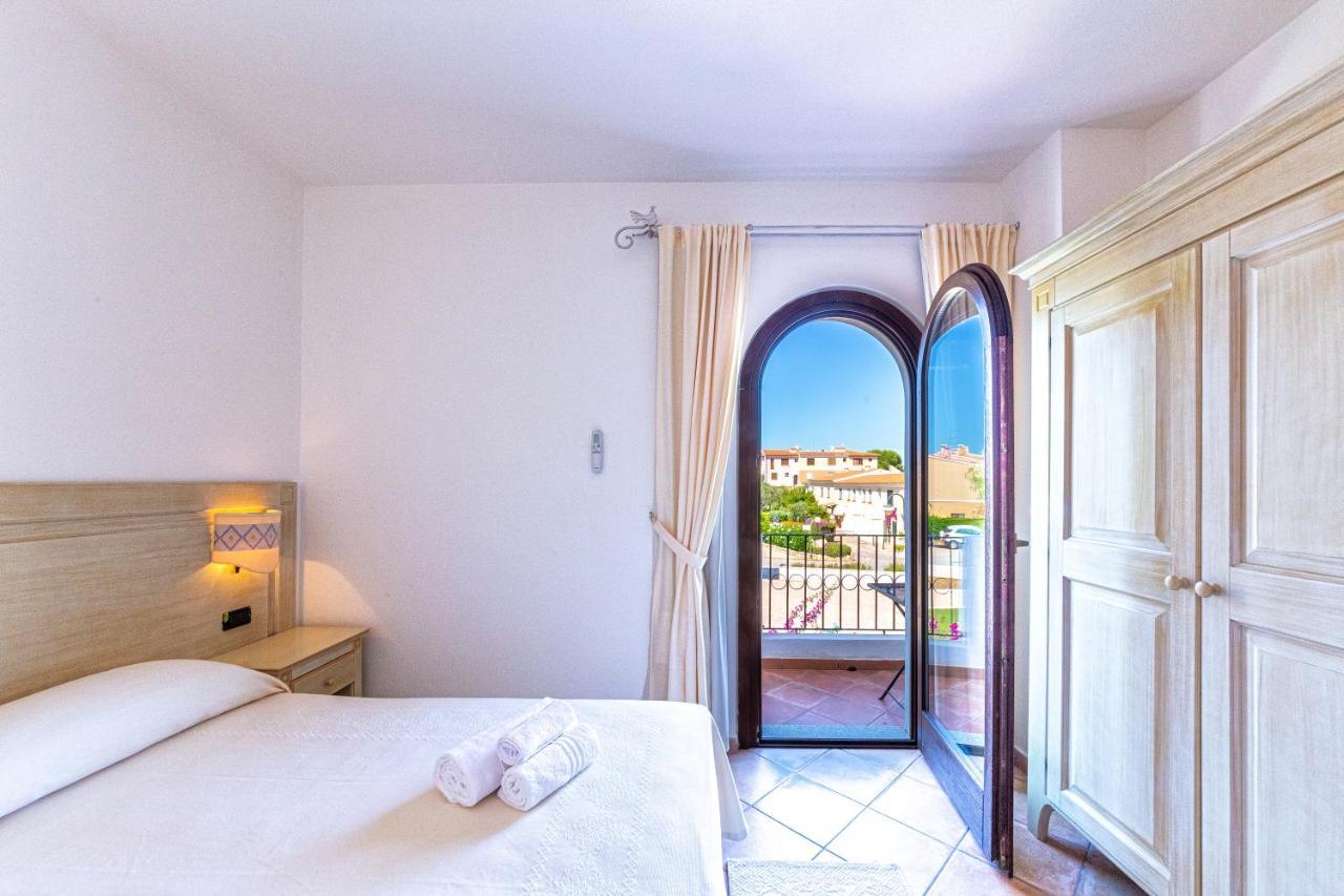 Hotel Il Faro Di Molara Porto San Paolo  Exterior foto