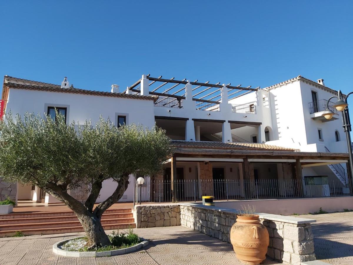 Hotel Il Faro Di Molara Porto San Paolo  Exterior foto
